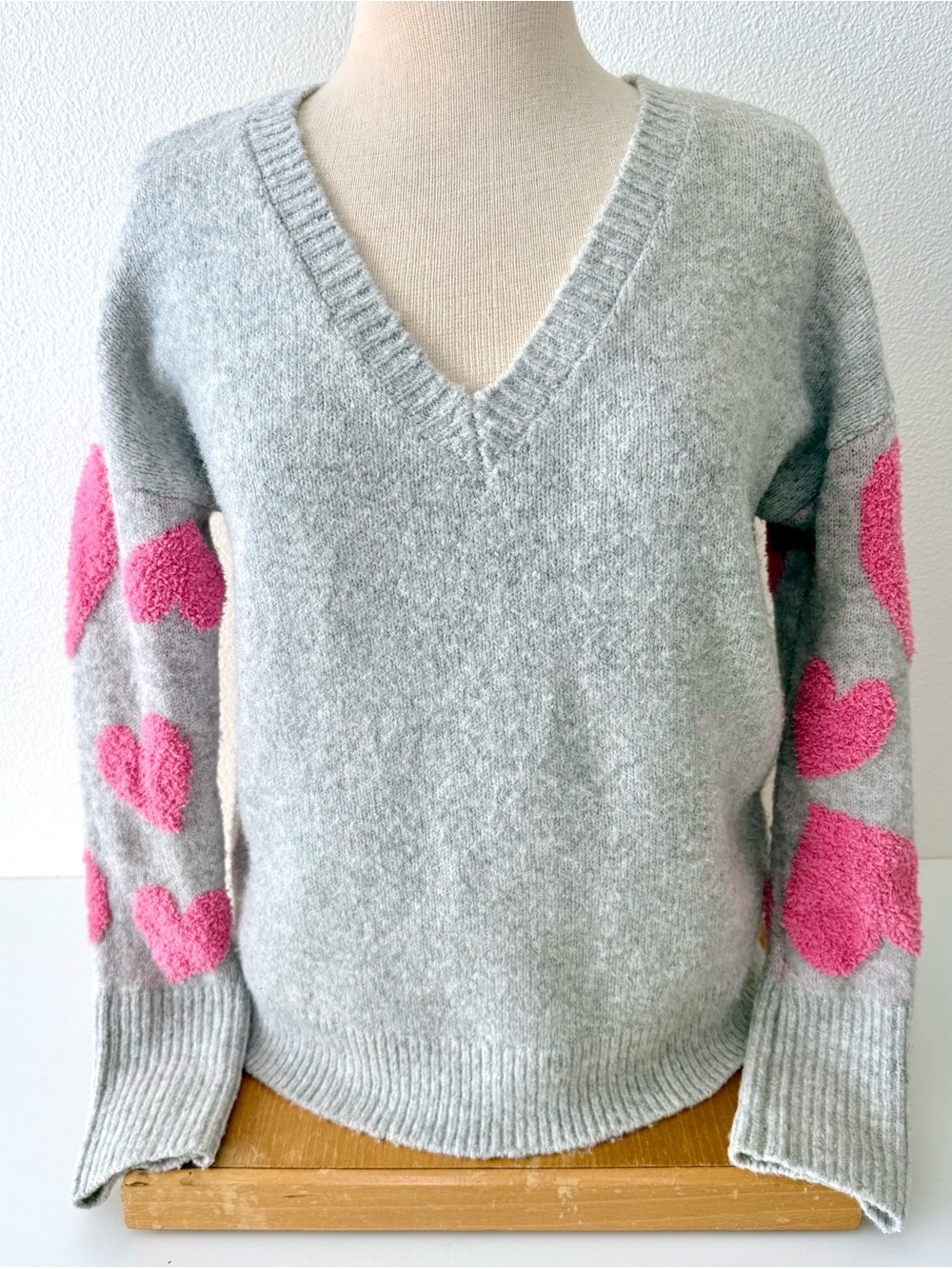 Cupcakes and Cashmere Grey V-Neck Sweater Pink Fuzzy Heart Sleeves Size Small